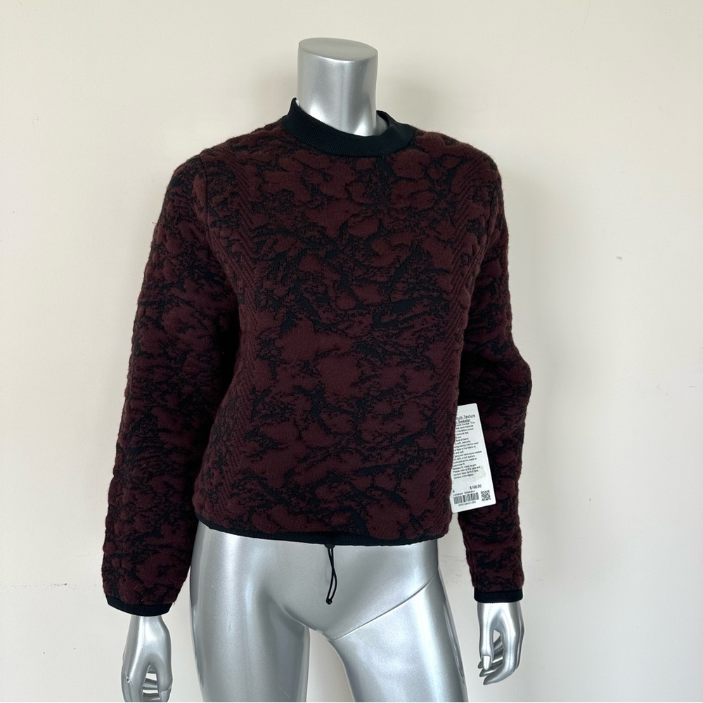 NWT!!! Lululemon Athletica women sweater size 4 Retail 168$